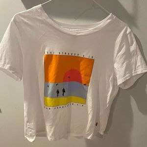 Super cute Levi’s tee
